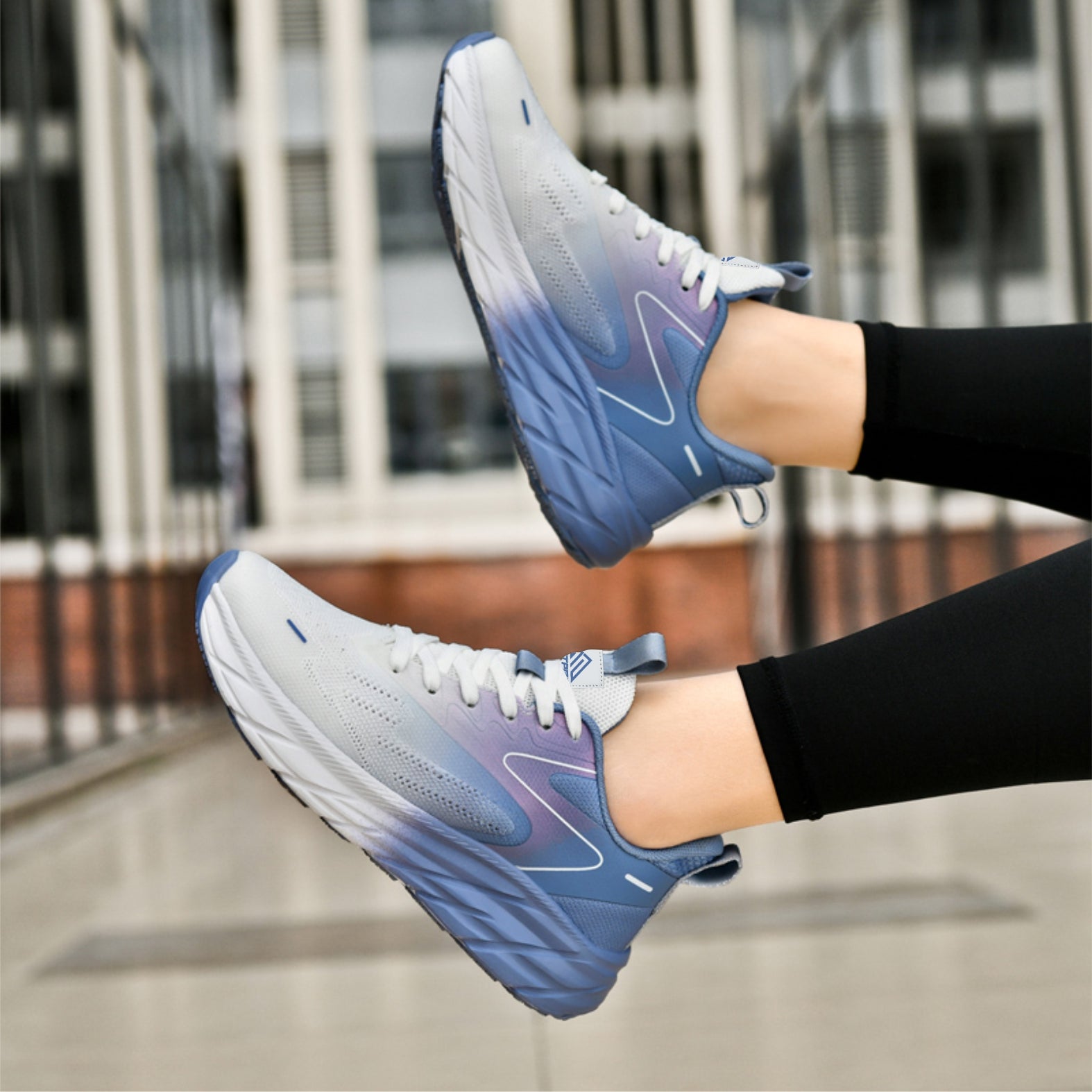 GRADIENT FLOW SHOES