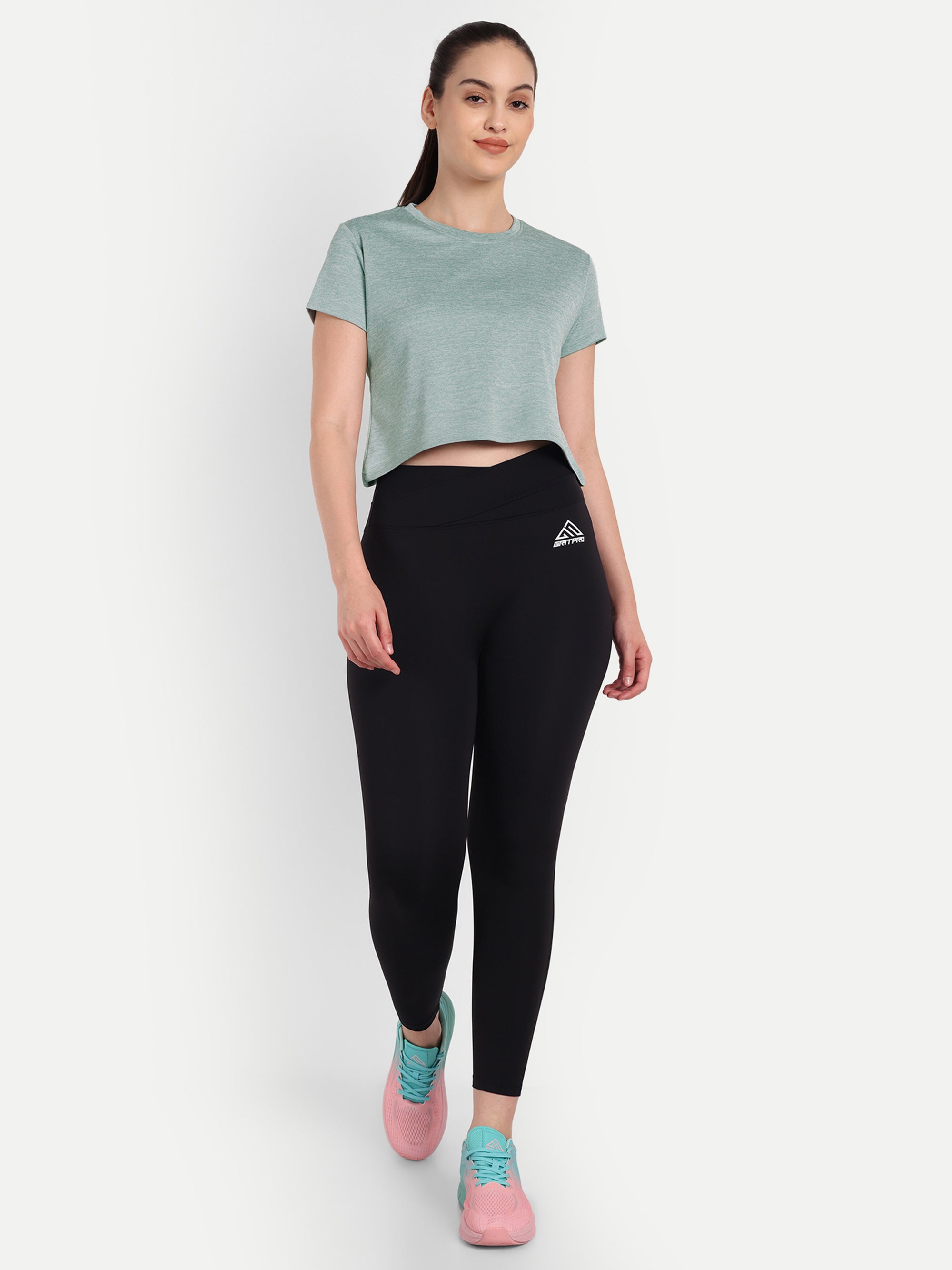 MOMENTUM CROP TOP