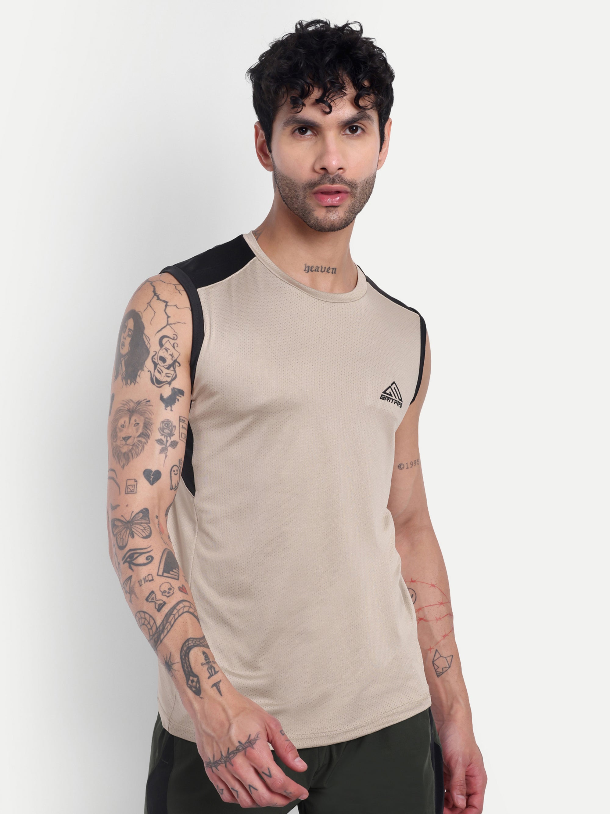 BREEZE SLEEVELESS