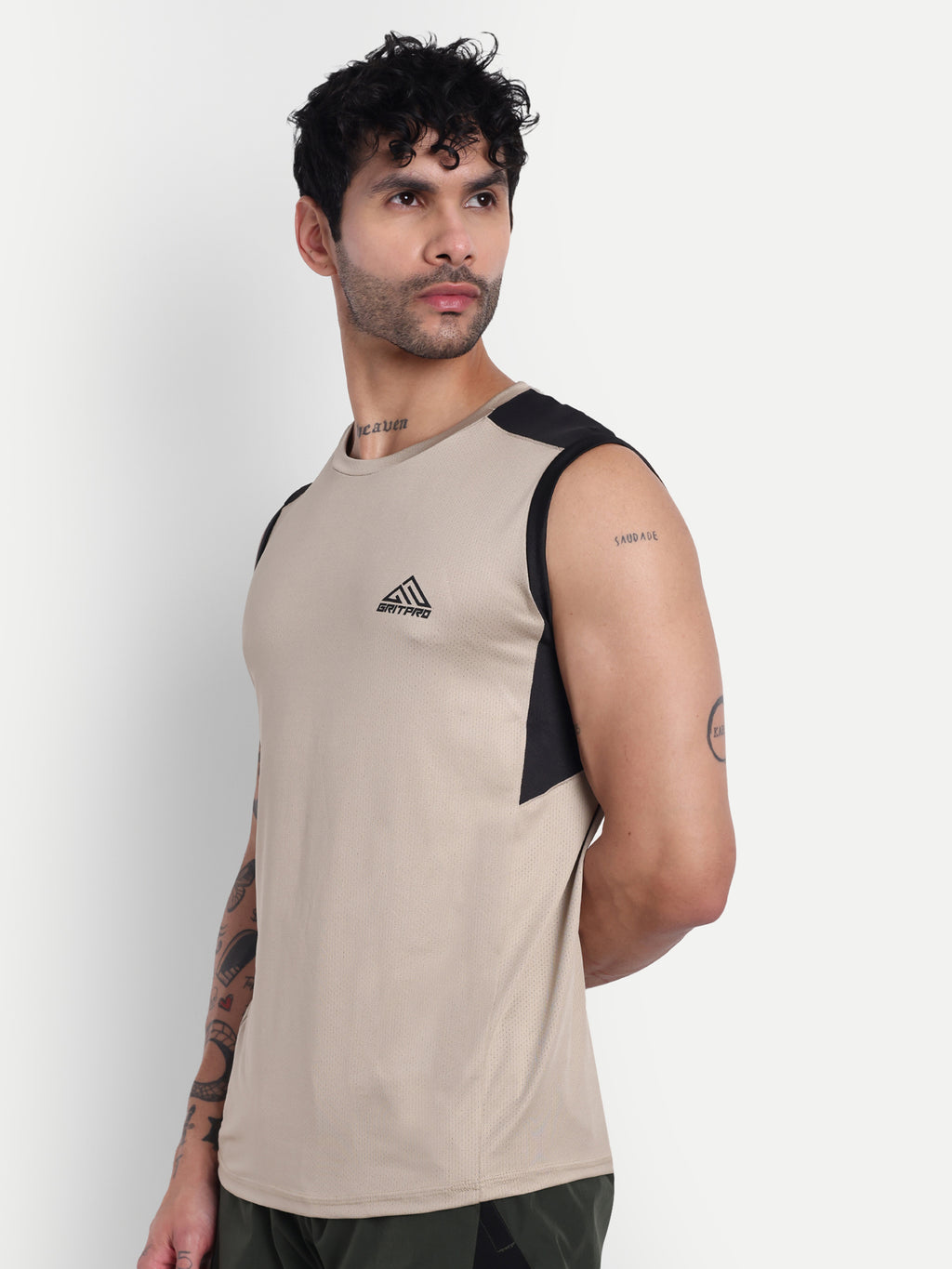 BREEZE SLEEVELESS