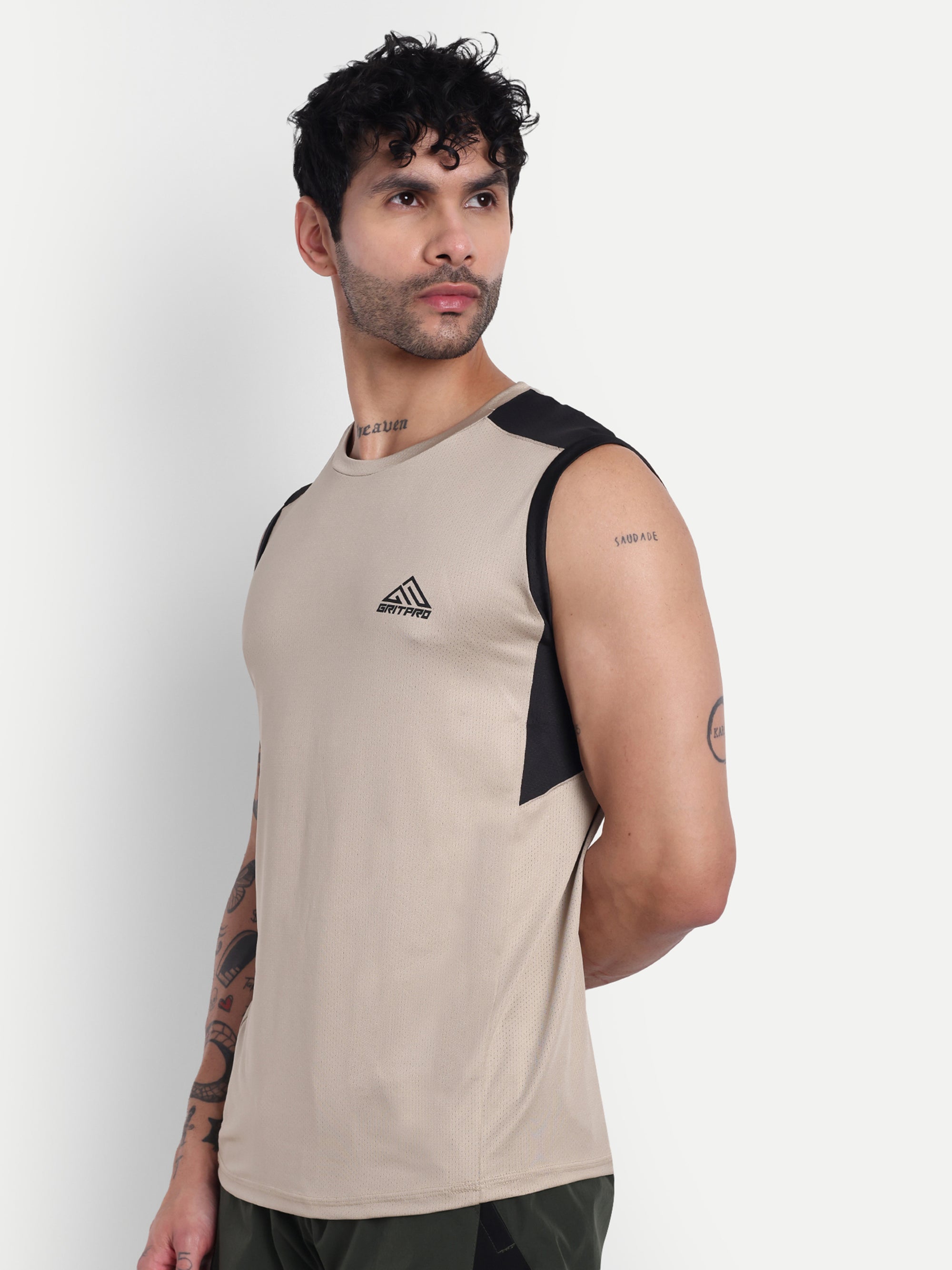 BREEZE SLEEVELESS