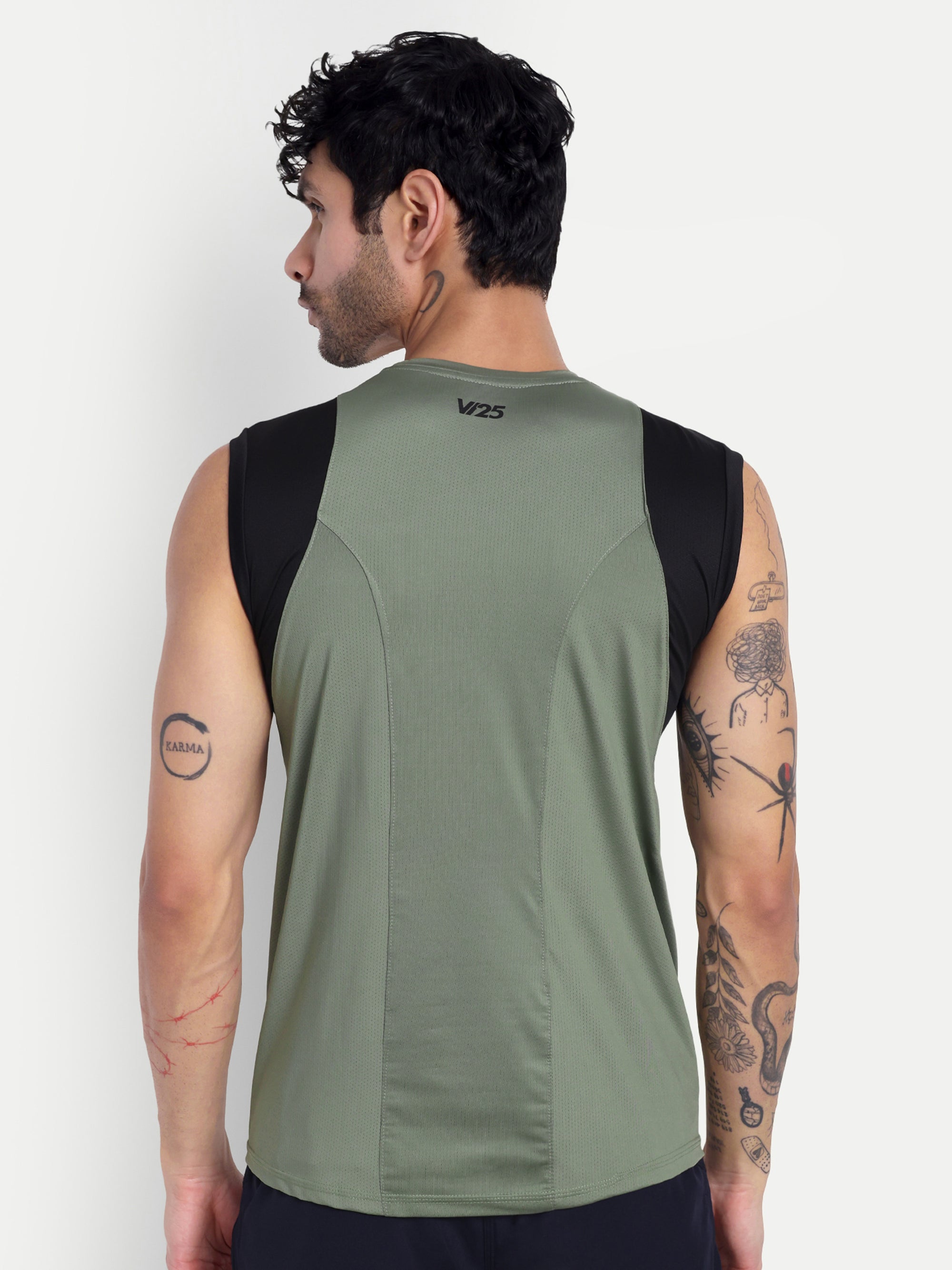 BREEZE SLEEVELESS