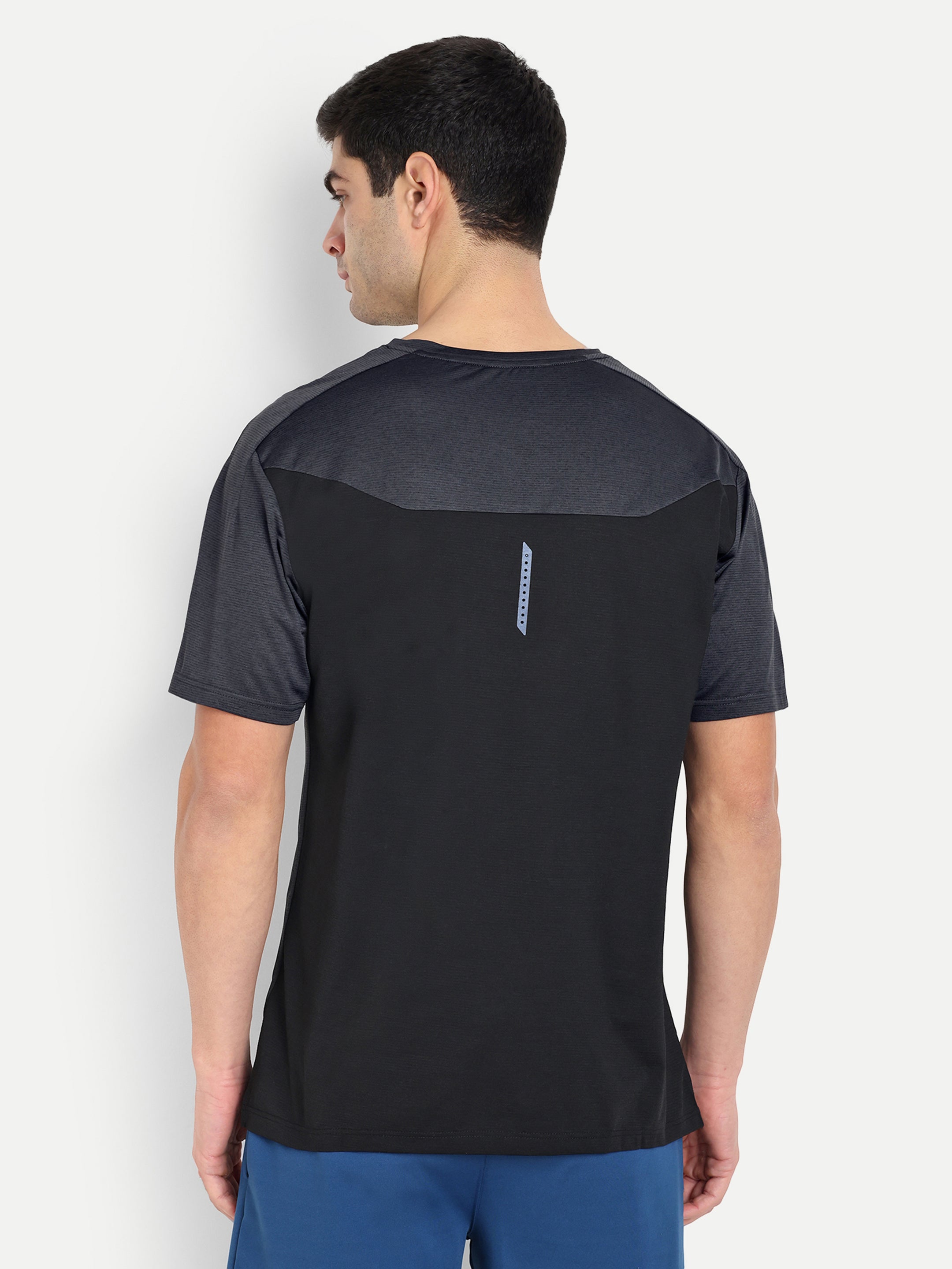 PERFORMANCE T-SHIRT