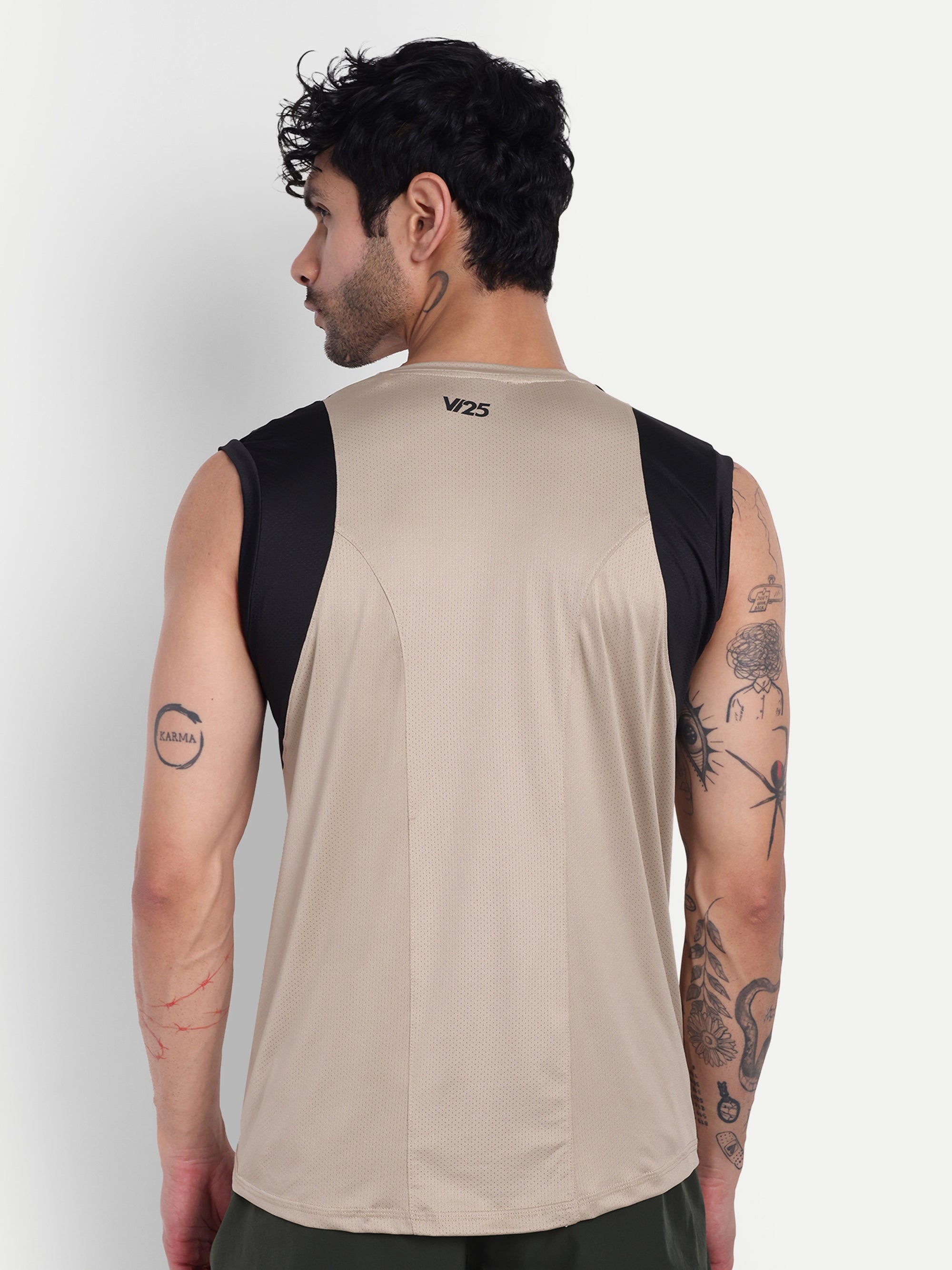 BREEZE SLEEVELESS