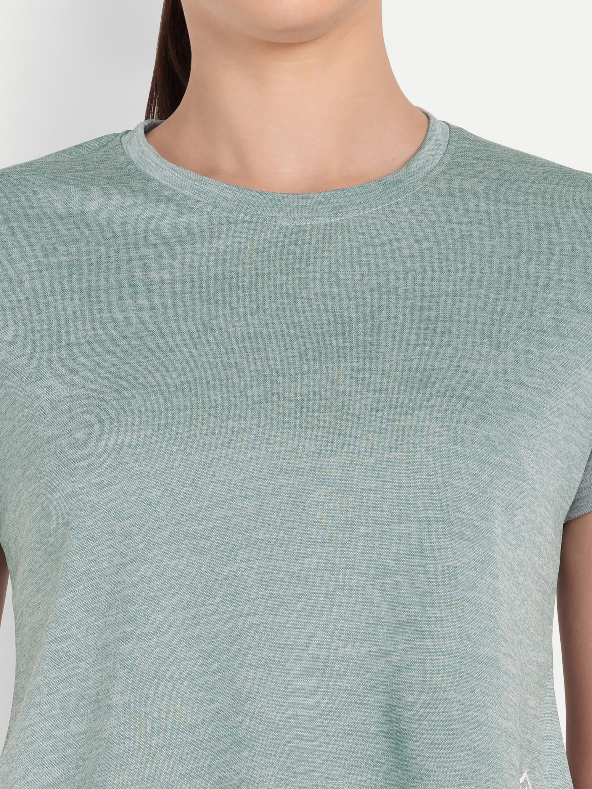 MOMENTUM CROP TOP