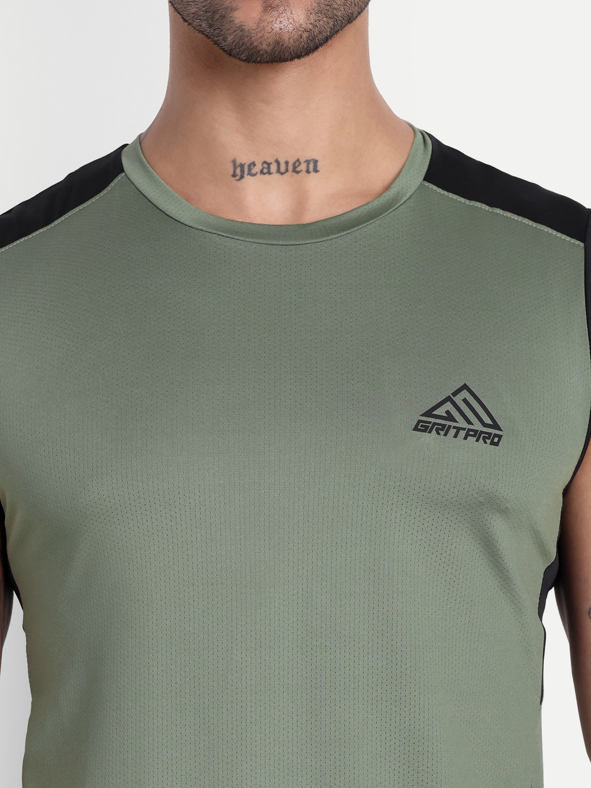 BREEZE SLEEVELESS