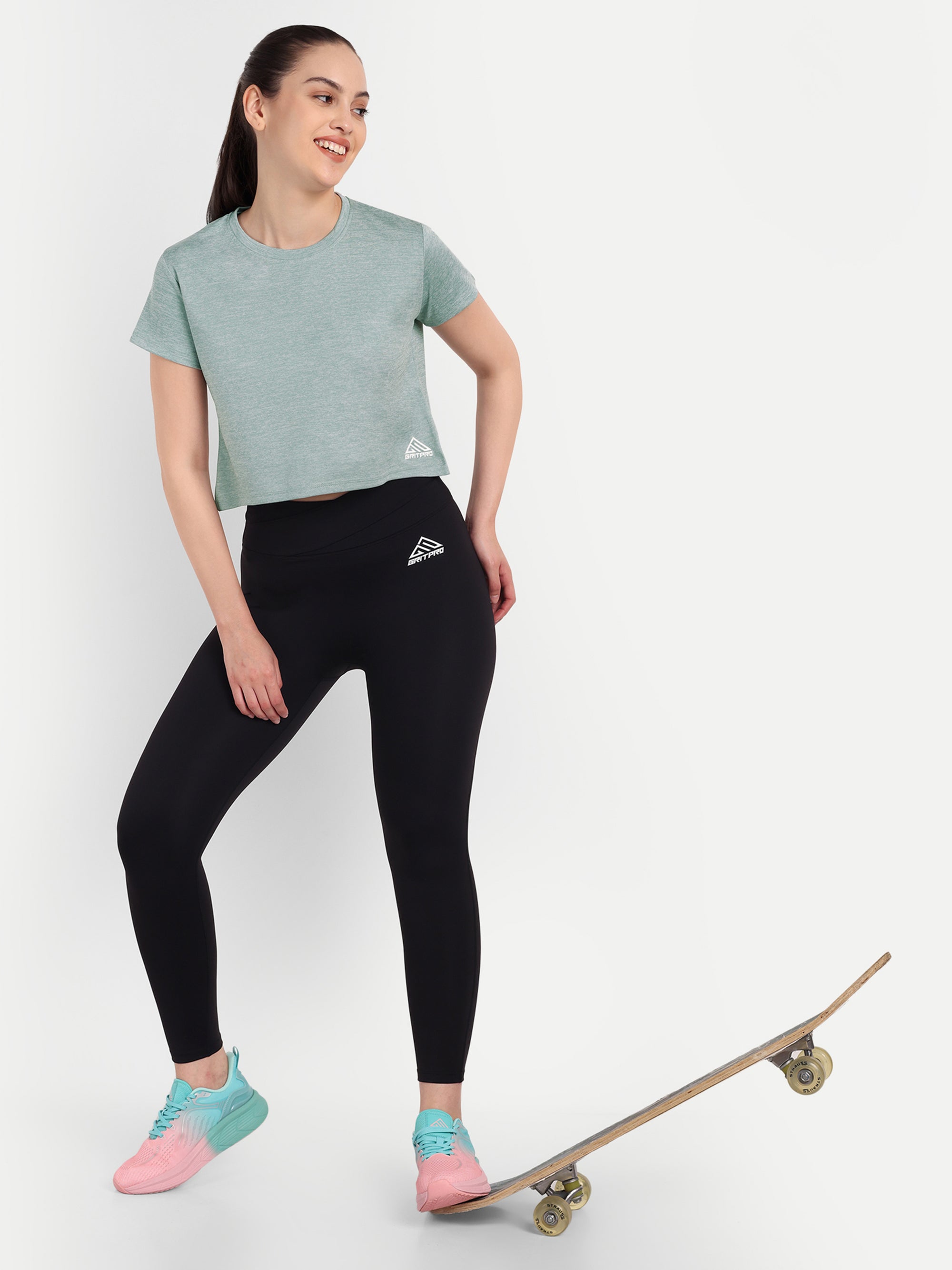 MOMENTUM CROP TOP