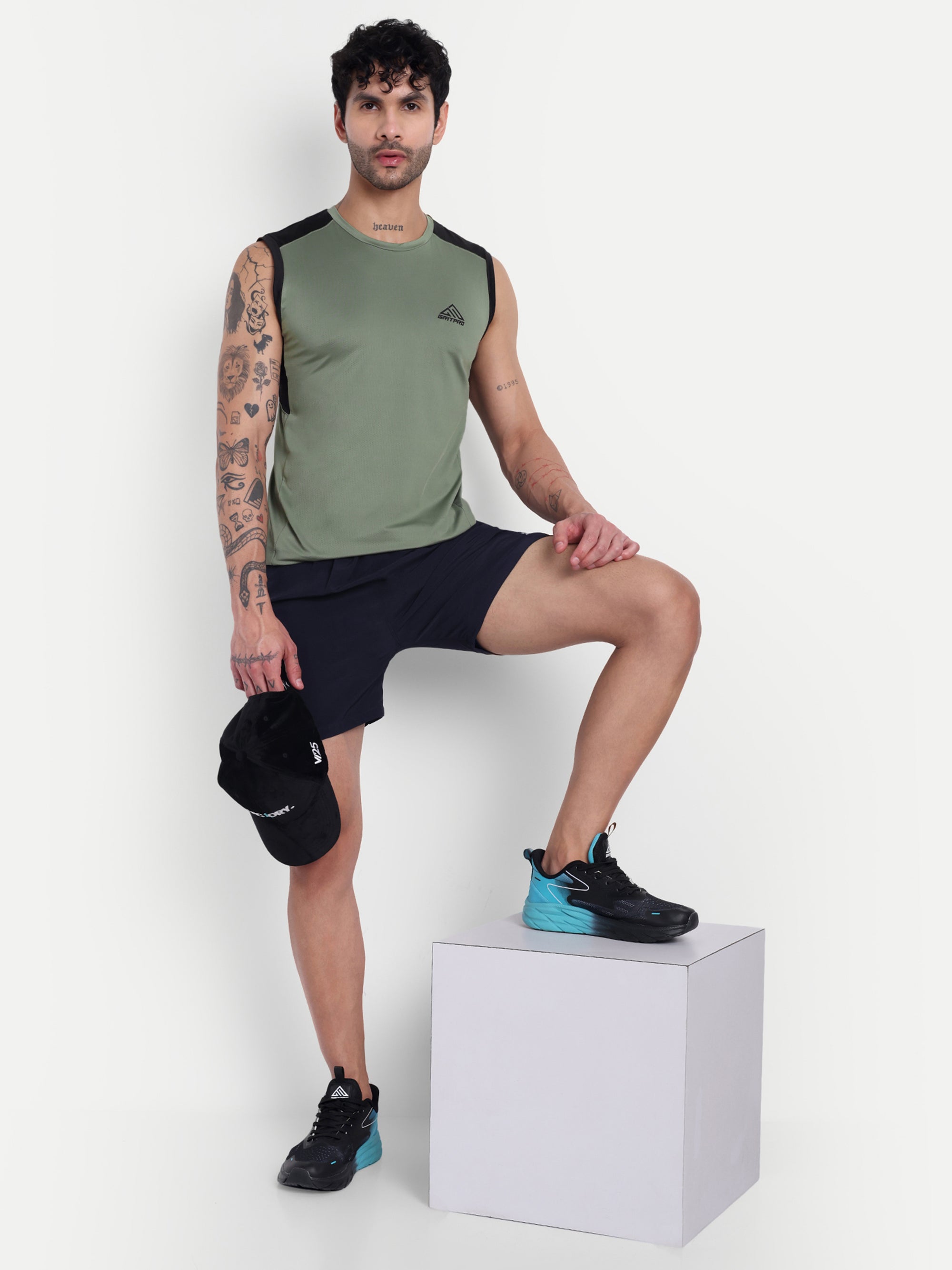 BREEZE SLEEVELESS